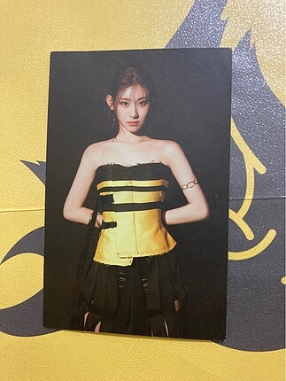 Itzy Chaeryeong Guess Who Pob