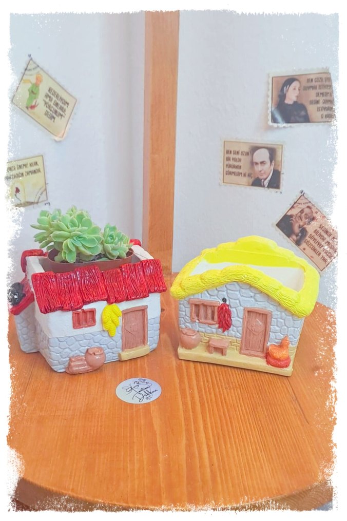 Kırmızı Köy Evi Şeklinde Mumluk ve Saksı - Görsel 2