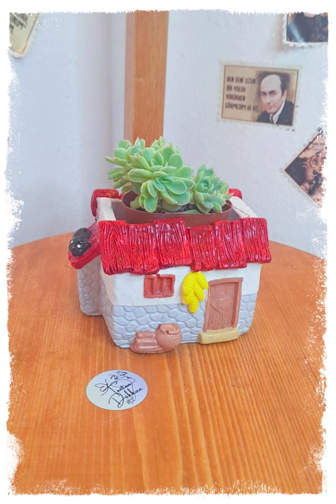 Kırmızı Köy Evi Şeklinde Mumluk ve Saksı - Görsel 3