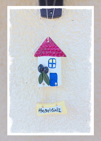Renkli Ev Figürlü Hoşgeldiniz Kapı Süsü