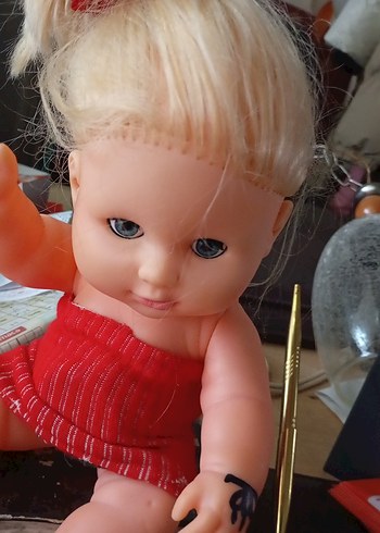 Kırmızı Elbiseli konuşan Bebek - Görsel 2