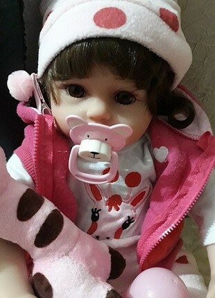 Diğer Reborn gerçekci bebek.