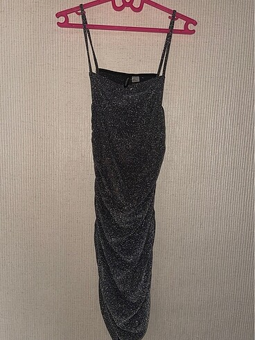 H&M simli büzgülü elbise