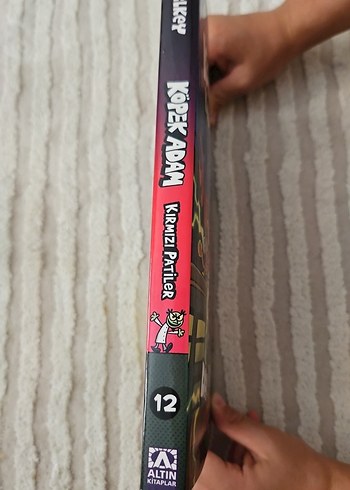 Köpek Adam Kırmızı Patiler - Dav Pilkey