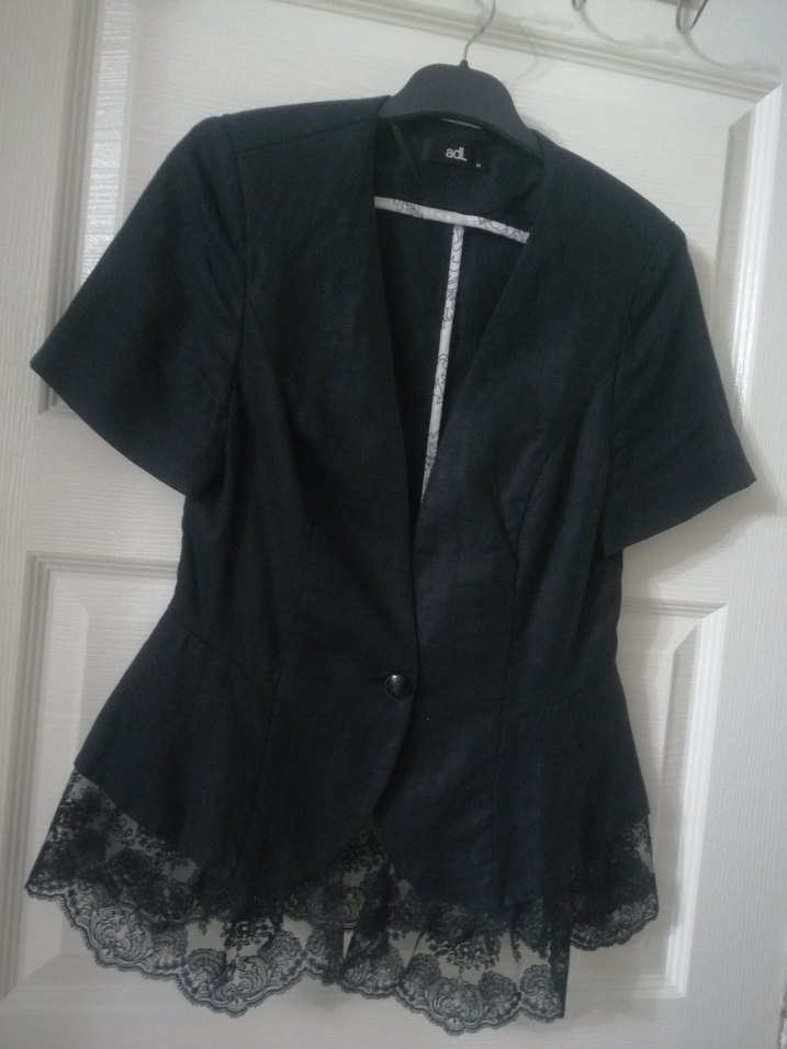 Dantel Detaylı Siyah Kısa Kollu blazer. - Görsel 3