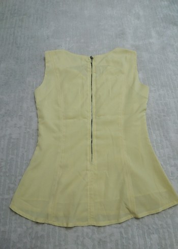 Sarı Piliseli Kolsuz V Yakalı Kadın Bluz - Görsel 4