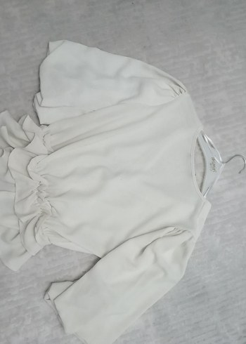 V yaka fırfırlı kısa sentetik bluz - Görsel 4