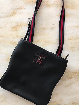 Tommy Hilfiger Tommy deri askılı kol çantası