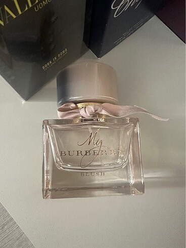Burberry parfüm şişesi