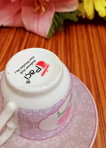 Beden Pembe Çiçek Desenli Pastel Fincan ve Tabağı