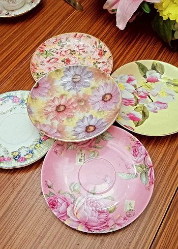 Pastel Renkli Vintage Çiçek Desenli Tabaklar