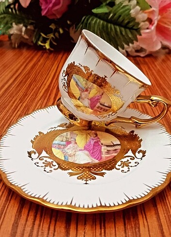 Yaldızlı kahve fincani