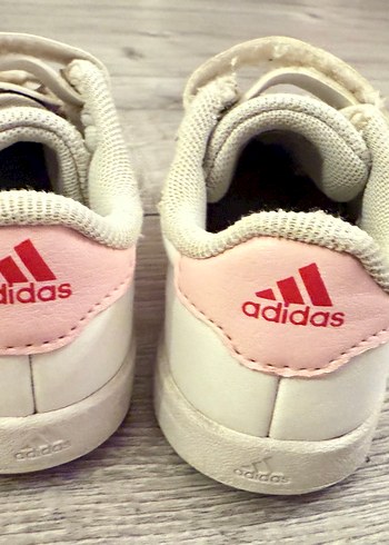 25 Beden Adidas Kız Çocuk Beyaz Sneaker Velcro