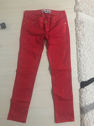 Kırmızı pantolon