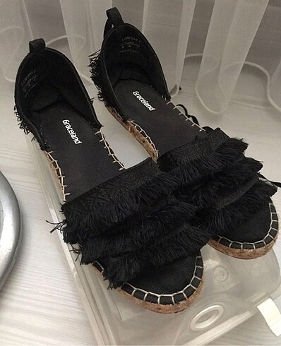 Deichmann Püsküllü babet