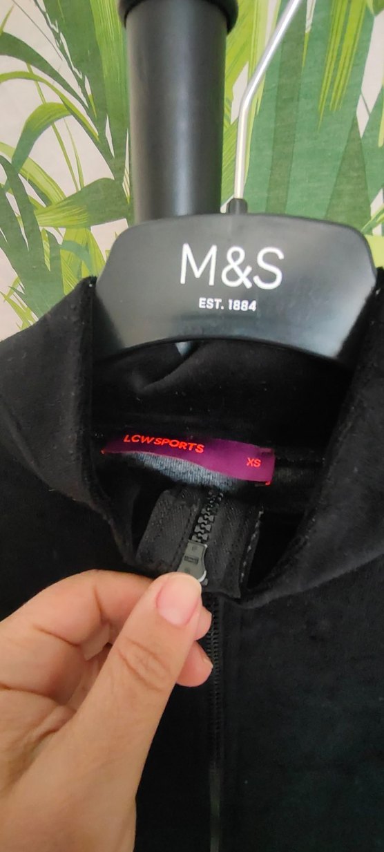 Kadın Siyah Kısa Kadife Spor Ceket - Görsel 4