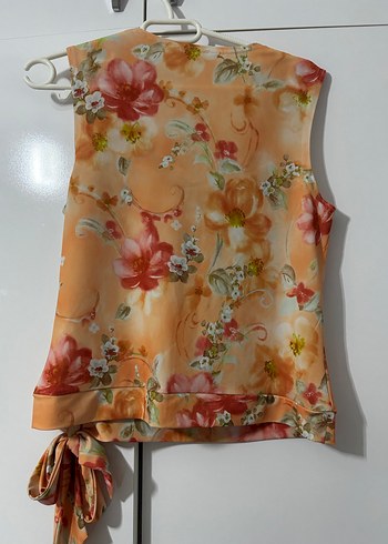 Çiçek Desenli Kolsuz Bluz - Görsel 4