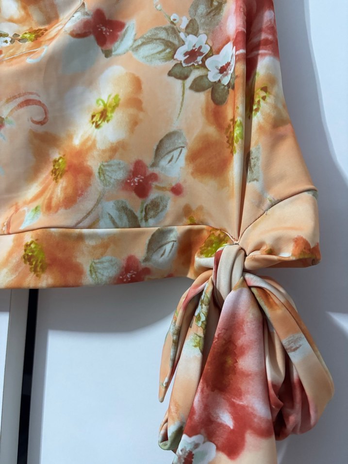 Çiçek Desenli Kolsuz Bluz - Görsel 3