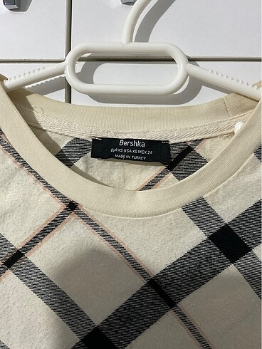 Bershka Kısa Kollu Desenli Tişört - Görsel 2