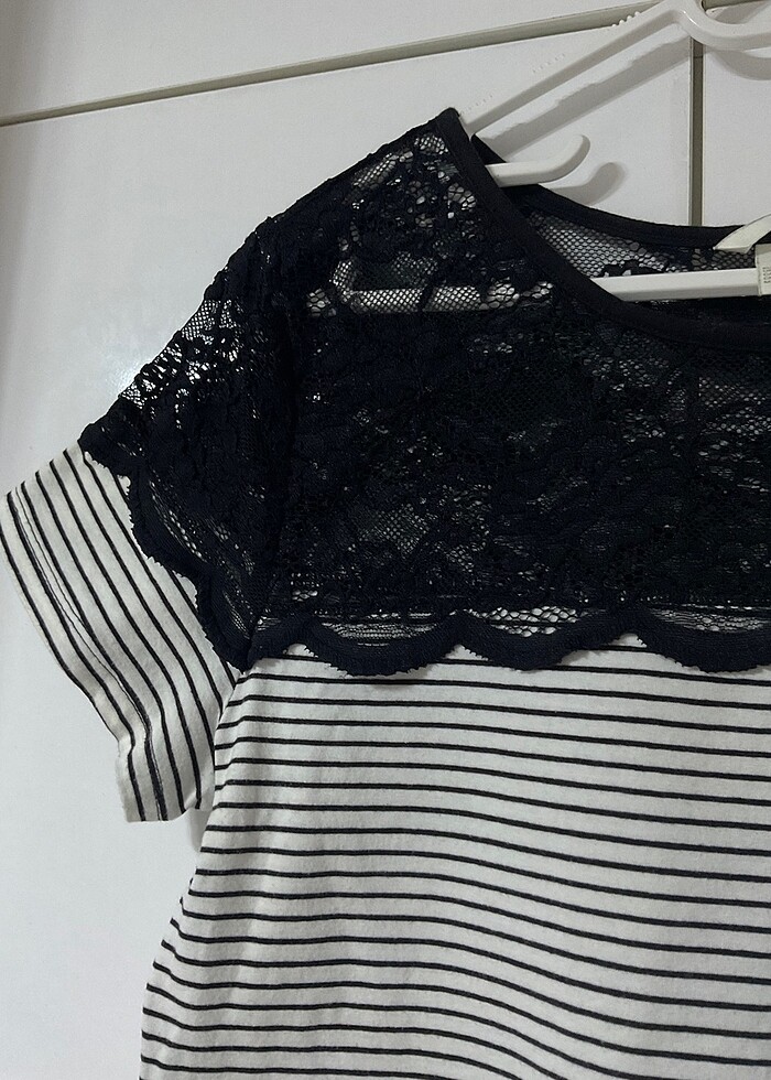 Hm dantel detaylı kısa kollu tişört - Görsel 3