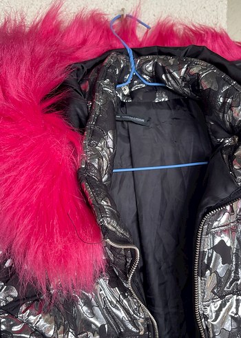 Kürk Detaylı Kısa Kapüşonlu Kadın Kışlık Mont - Görsel 2