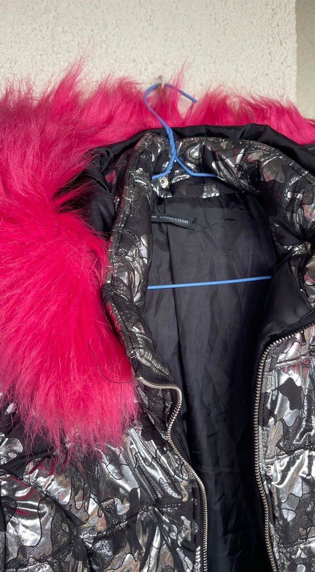 Kürk Detaylı Kısa Kapüşonlu Kadın Kışlık Mont - Görsel 2