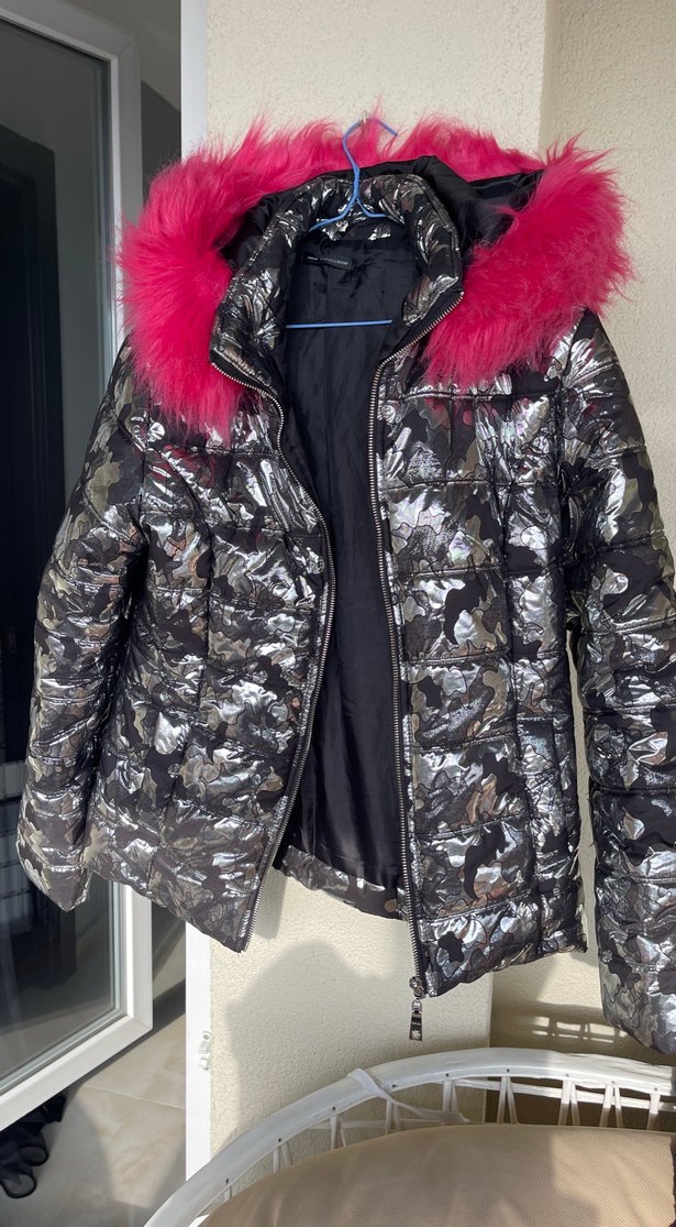 Kürk Detaylı Kısa Kapüşonlu Kadın Kışlık Mont - Görsel 5