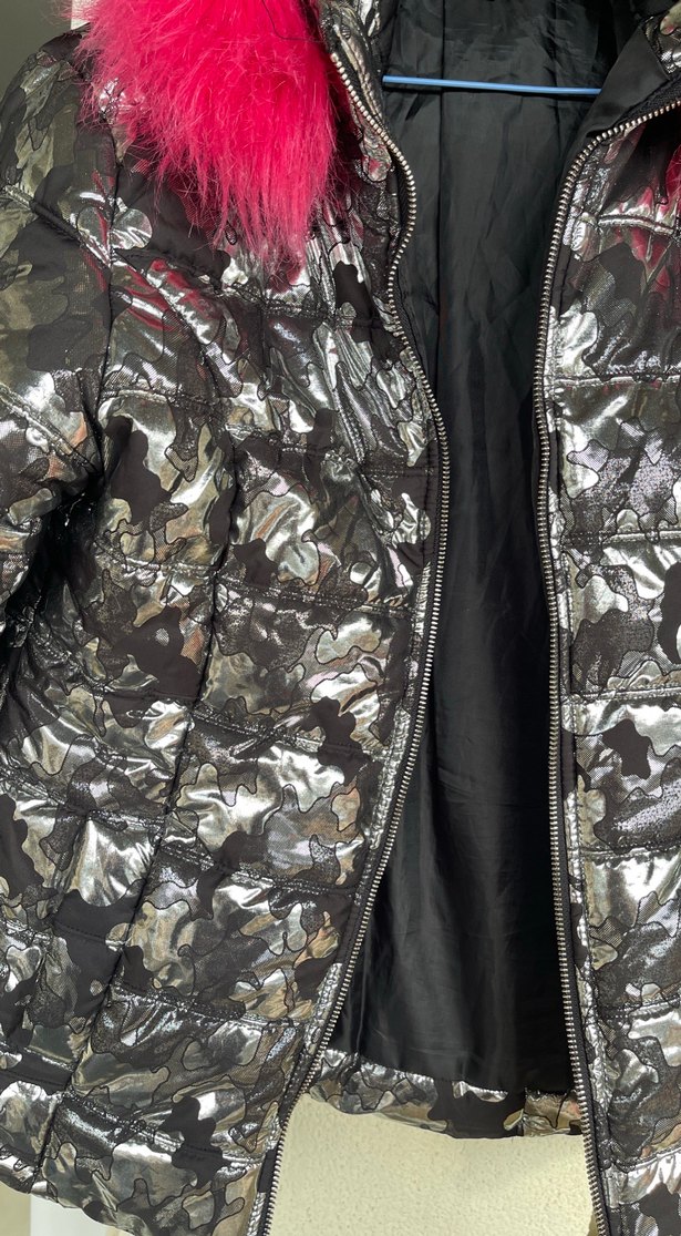 Kürk Detaylı Kısa Kapüşonlu Kadın Kışlık Mont - Görsel 3