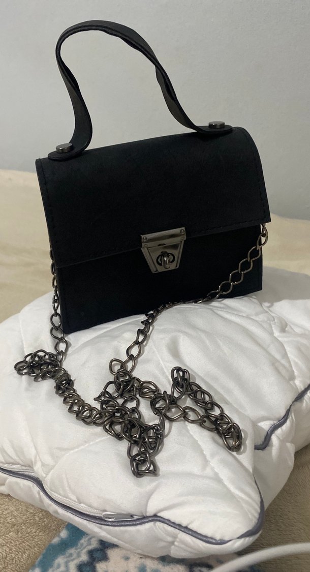 Zincir Detaylı Siyah Yılan Derisi Desenli Kadın Çanta - Görsel 3