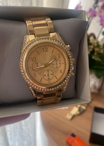 Parlak Altın Renkli Kadın Kol Saati - Görsel 3