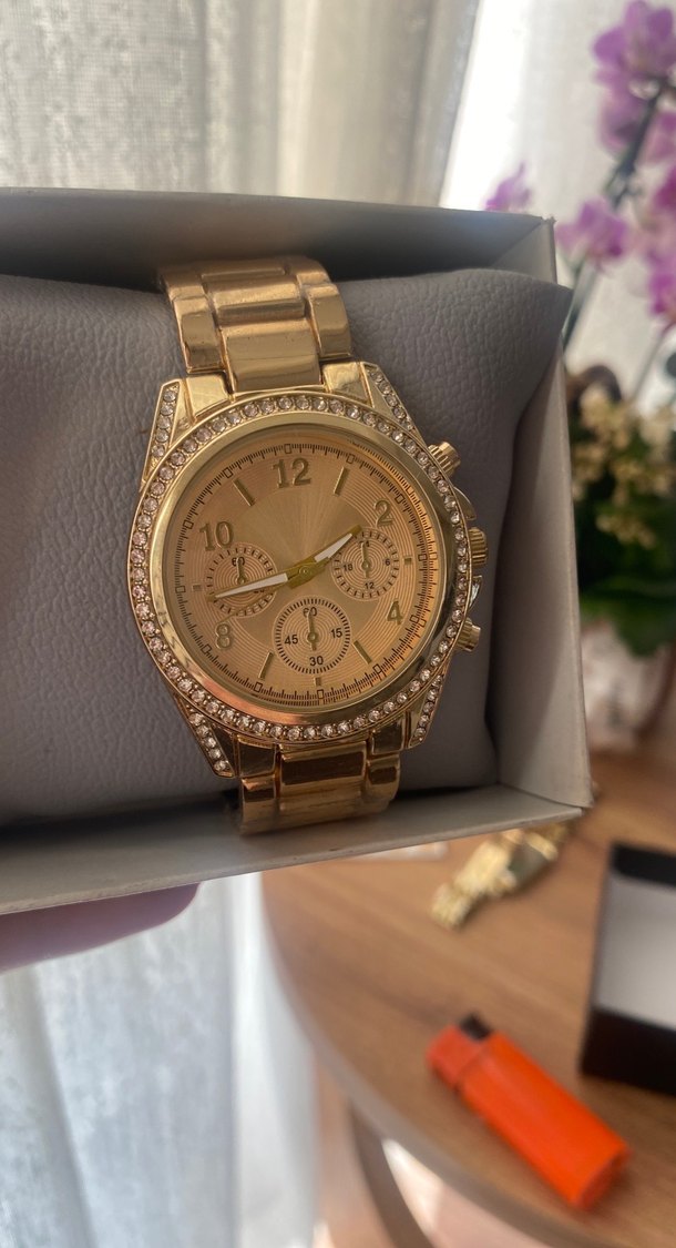 Parlak Altın Renkli Kadın Kol Saati - Görsel 3
