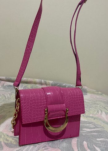 Zincir Detaylı Parlak Pembe Yılan Desenli Kadın Çanta - Görsel 3