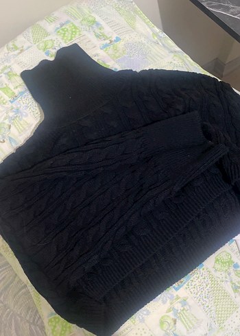 Siyah Boğazlı Örgü Kadın Crop Kazak - Görsel 2