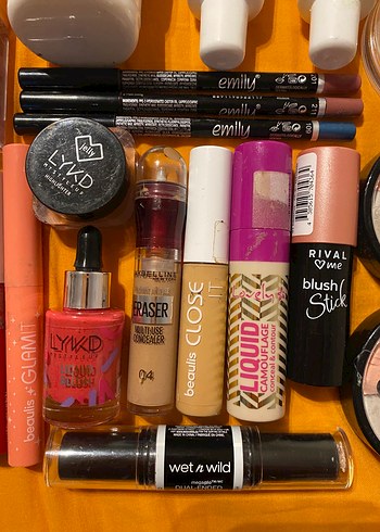 Maybelline Toplu makyaj malzemeleri 23 adet