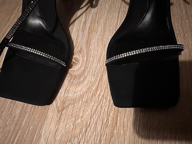 38 Beden siyah Renk Zara taşlı topuklu