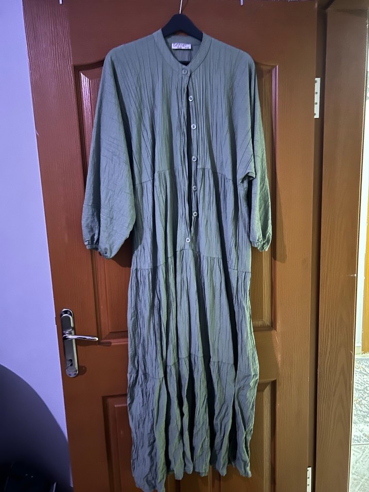 Düğmeli Uzun Yeşil Rahat elbise - Görsel 2