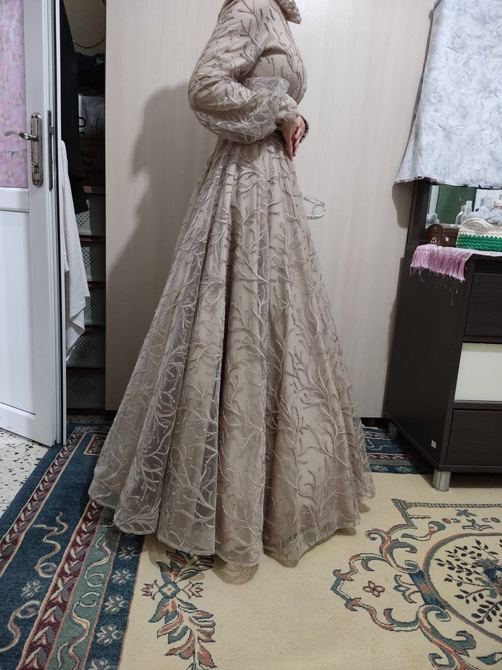 Nakışlı Uzun Kollu Nişan Elbisesi - Görsel 3