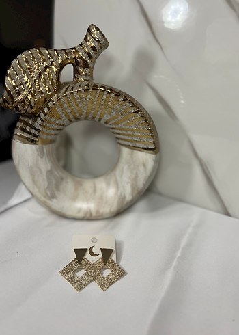 Altın Renkli Parlak Mini Küpe - Görsel 2