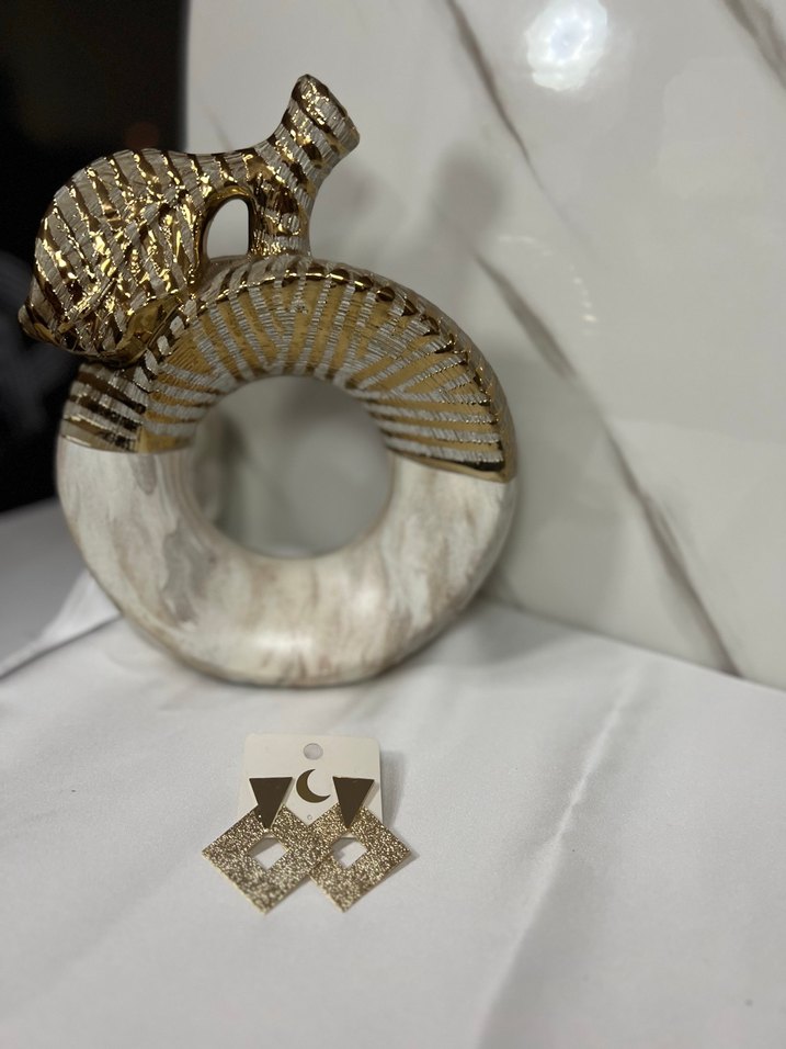 Altın Renkli Parlak Mini Küpe - Görsel 2