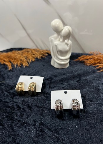 Altın Renkli Yılan Desenli Mini Küpeler - Görsel 2