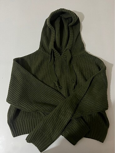 H&M Crop Sweatshirt