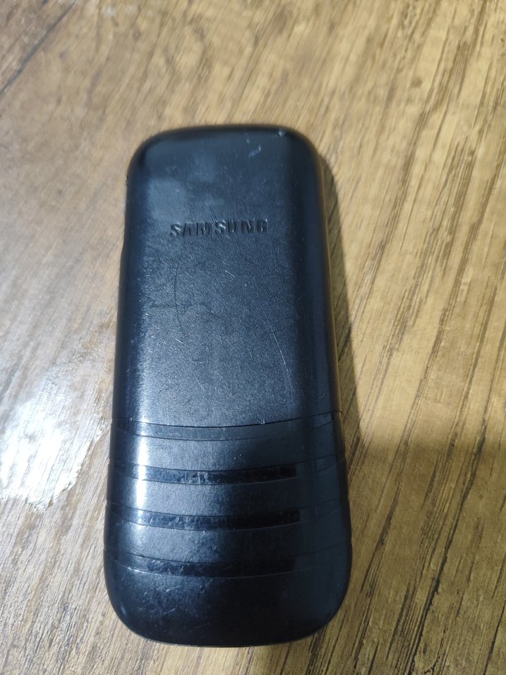 Samsung tuşlu asker telefonu - Görsel 2