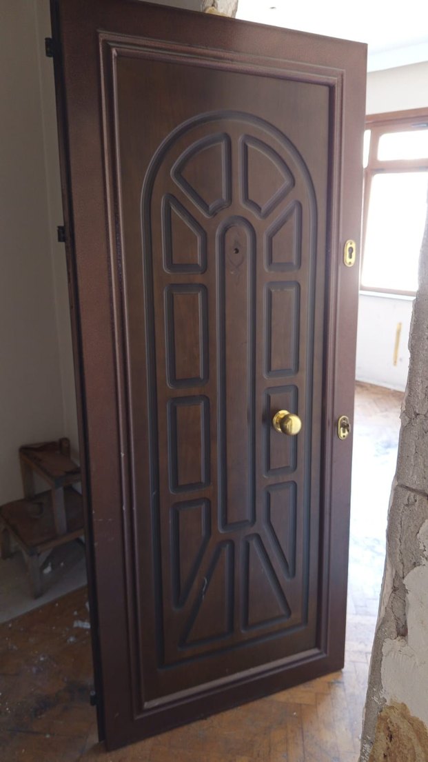 Koyu Kahverengi Dekoratif Kapı - Görsel 3