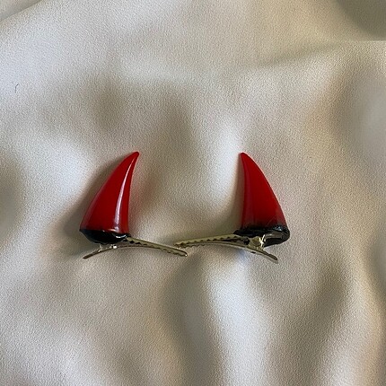 Devil horn