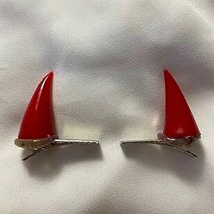 Devil horn toka