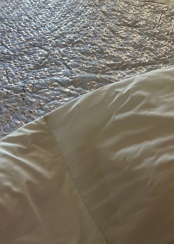 İşlemeli Parlak Beyaz Yatak Örtüsü - Görsel 9