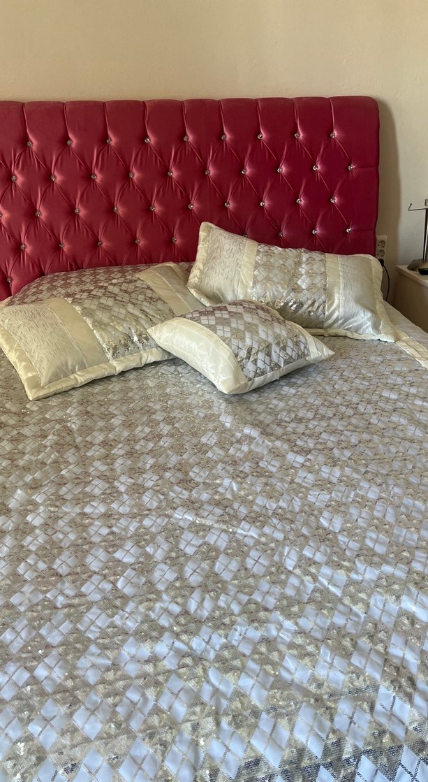 İşlemeli Parlak Beyaz Yatak Örtüsü - Görsel 2