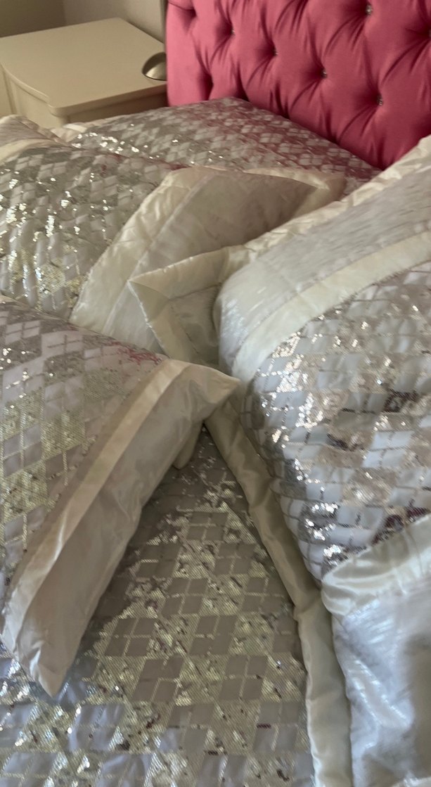 İşlemeli Parlak Beyaz Yatak Örtüsü - Görsel 4