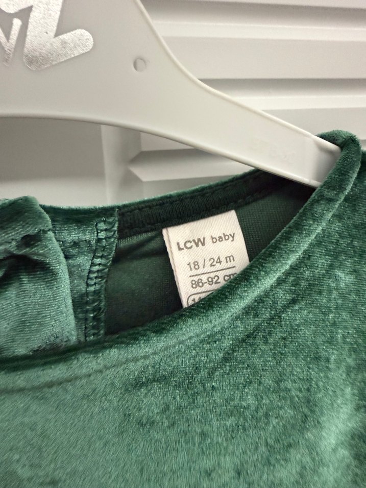 Koyu Yeşil Kız Çocuk Fırfırlı Kadife Elbise - Görsel 2