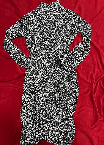 Desenli uzun kollu elbise - Görsel 3